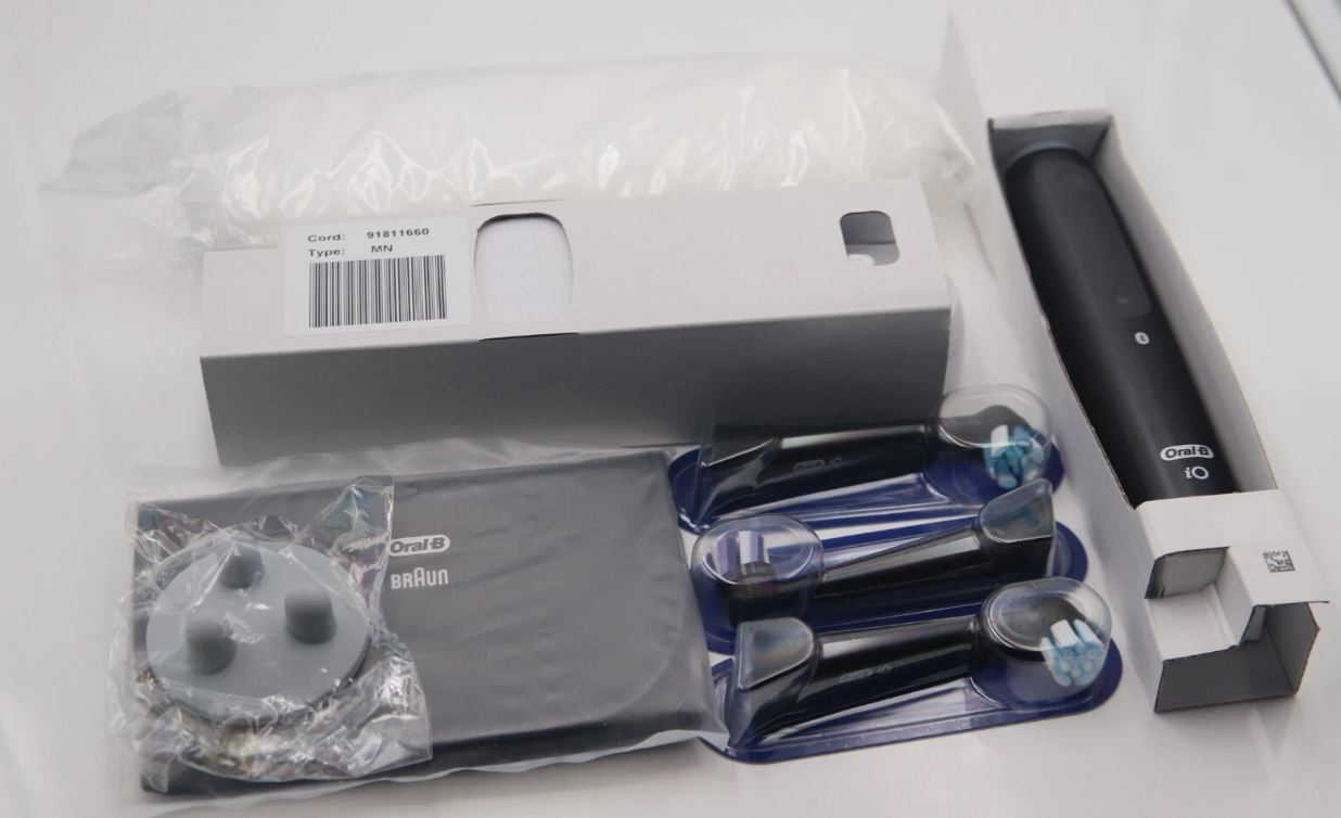 ORAL-B iO Series 5 Plus Edition Elektrische Zahnbürste 5 Modi Schwarz Reiseetui I B-Ware